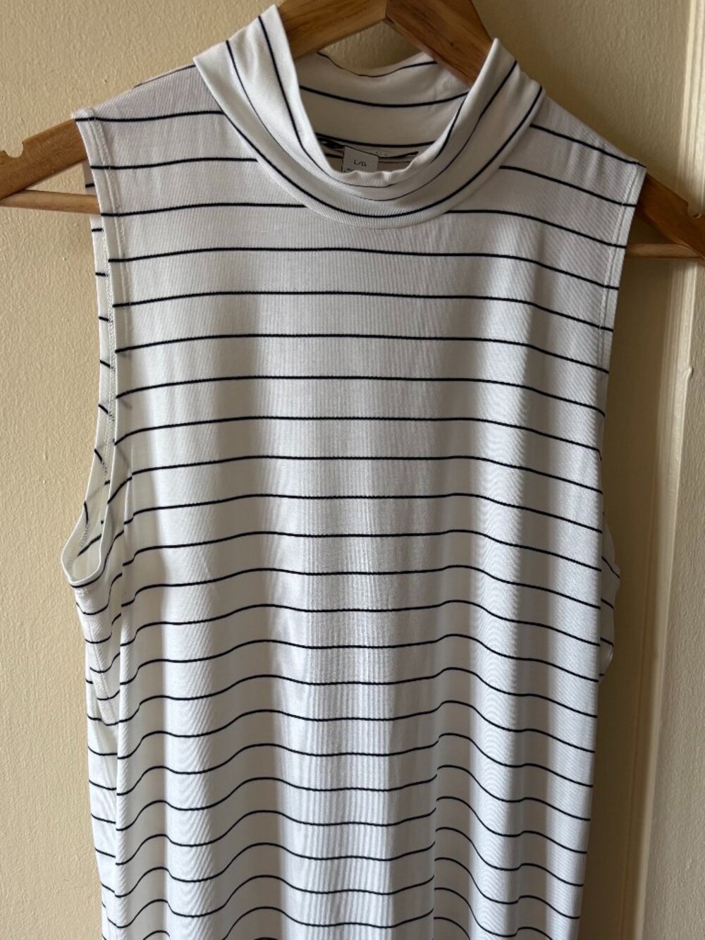 NWOT Kit and Ace Charlotte Mock Neck Striped Top White /Black  SIze L